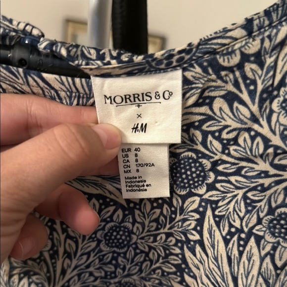 Black and White Graphic Blouse with Peter Pan Collar - Picture 2 of 2